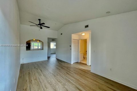 Condominio en alquiler en Homestead, Florida, 2 dormitorios, 84.54 m2 № 1922303 - foto 5