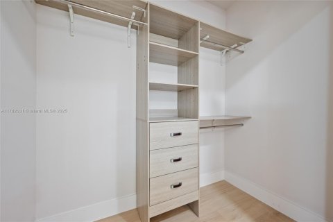 Casa en venta en Miami Shores, Florida, 4 dormitorios, 174.93 m2 № 1635252 - foto 18