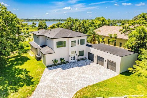 House in Windermere, Florida 4 bedrooms, 291.34 sq.m. № 2166348 - photo 2