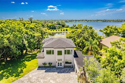 House in Windermere, Florida 4 bedrooms, 291.34 sq.m. № 2166348 - photo 4