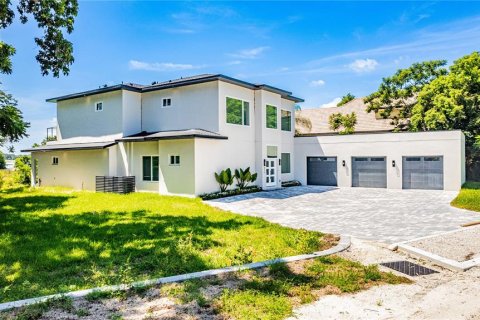 House in Windermere, Florida 4 bedrooms, 291.34 sq.m. № 2166348