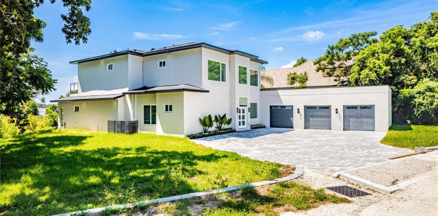 House in Windermere, Florida 4 bedrooms, 291.34 sq.m. № 2166348