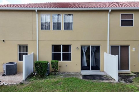 Townhouse in Kissimmee, Florida 3 bedrooms, 174.84 sq.m. № 2092299 - photo 28
