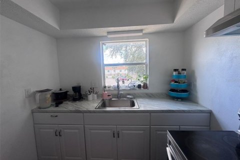 Condo in Tampa, Florida, 3 bedrooms  № 1832984 - photo 11