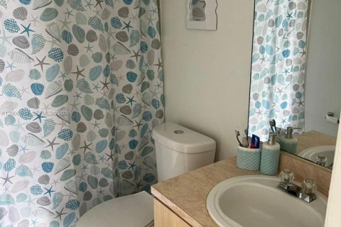 Copropriété à louer à Hialeah, Floride: 2 chambres, 87.24 m2 № 2179525 - photo 2