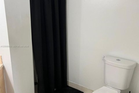 Copropriété à louer à Hialeah, Floride: 2 chambres, 87.24 m2 № 2179525 - photo 12