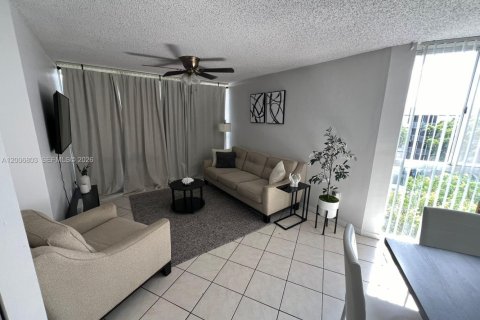 Copropriété à louer à Hialeah, Floride: 2 chambres, 87.24 m2 № 2179525 - photo 8