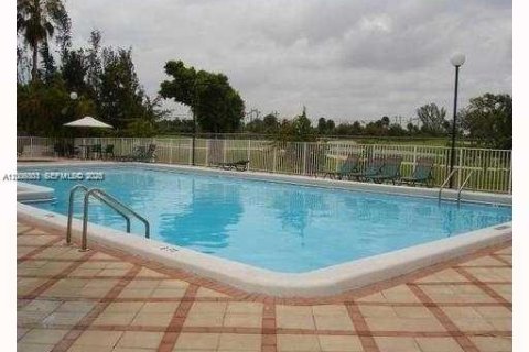 Copropriété à louer à Hialeah, Floride: 2 chambres, 87.24 m2 № 2179525 - photo 4