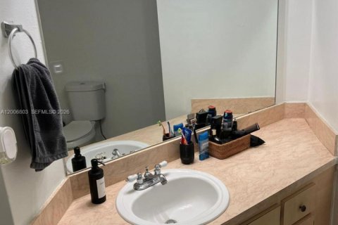 Copropriété à louer à Hialeah, Floride: 2 chambres, 87.24 m2 № 2179525 - photo 3
