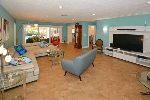 Villa ou maison à louer à Saint Petersburg, Floride: 3 chambres, 215.9 m2 № 2109599 - photo 6