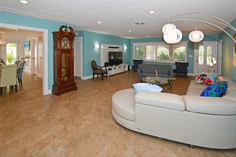 Villa ou maison à louer à Saint Petersburg, Floride: 3 chambres, 215.9 m2 № 2109599 - photo 9