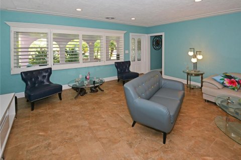 Villa ou maison à louer à Saint Petersburg, Floride: 3 chambres, 215.9 m2 № 2109599 - photo 10