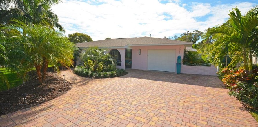 Villa ou maison à Saint Petersburg, Floride 3 chambres, 215.9 m2 № 2109599