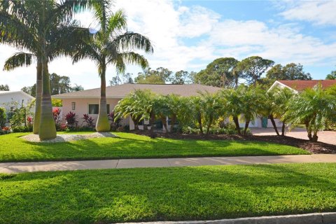 Villa ou maison à louer à Saint Petersburg, Floride: 3 chambres, 215.9 m2 № 2109599 - photo 2
