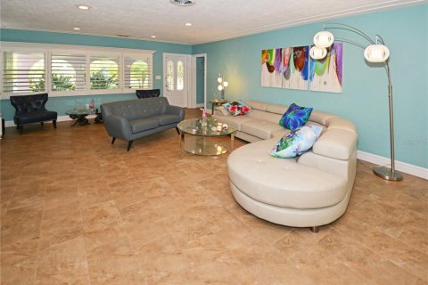 Villa ou maison à louer à Saint Petersburg, Floride: 3 chambres, 215.9 m2 № 2109599 - photo 8