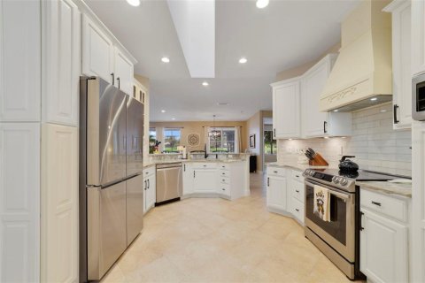 Villa ou maison à vendre à Poinciana, Floride: 3 chambres, 201.32 m2 № 2411381 - photo 10
