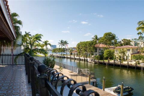 House in Fort Lauderdale, Florida 4 bedrooms, 351.54 sq.m. № 1993654 - photo 19