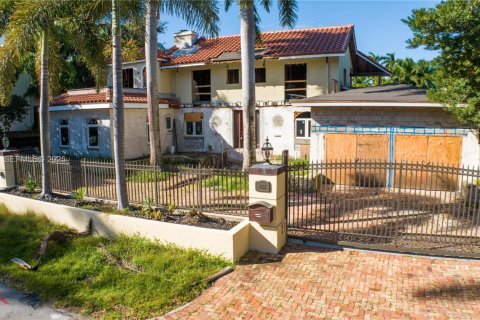 House in Fort Lauderdale, Florida 4 bedrooms, 351.54 sq.m. № 1993654 - photo 13