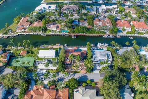 House in Fort Lauderdale, Florida 4 bedrooms, 351.54 sq.m. № 1993654 - photo 2