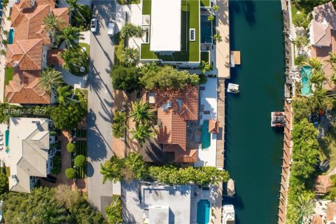 House in Fort Lauderdale, Florida 4 bedrooms, 351.54 sq.m. № 1993654 - photo 7