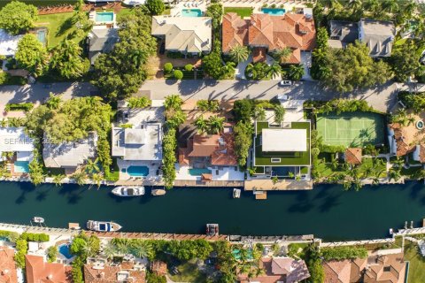 House in Fort Lauderdale, Florida 4 bedrooms, 351.54 sq.m. № 1993654 - photo 5