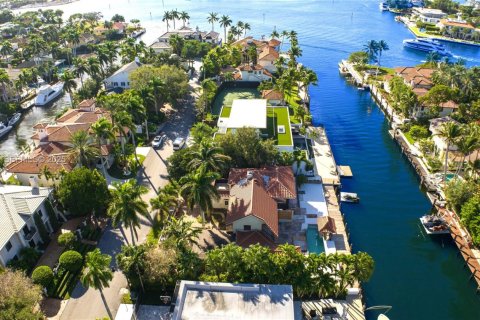 House in Fort Lauderdale, Florida 4 bedrooms, 351.54 sq.m. № 1993654 - photo 1