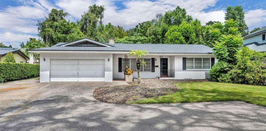 House in Winter Park, Florida 3 bedrooms, 171.22 sq.m. № 1905756