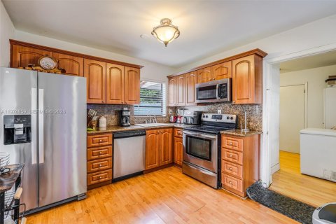 Villa ou maison à vendre à Miami, Floride: 4 chambres, 168.15 m2 № 2036133 - photo 19