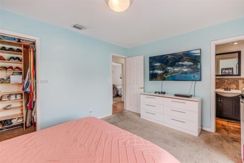 Villa ou maison à vendre à Miami, Floride: 4 chambres, 168.15 m2 № 2036133 - photo 28