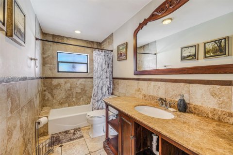 Villa ou maison à vendre à Miami, Floride: 4 chambres, 168.15 m2 № 2036133 - photo 25