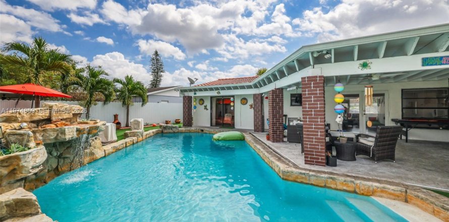 Villa ou maison à Miami, Floride 4 chambres, 168.15 m2 № 2036133