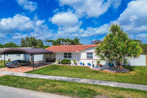 Villa ou maison à vendre à Miami, Floride: 4 chambres, 168.15 m2 № 2036133 - photo 8