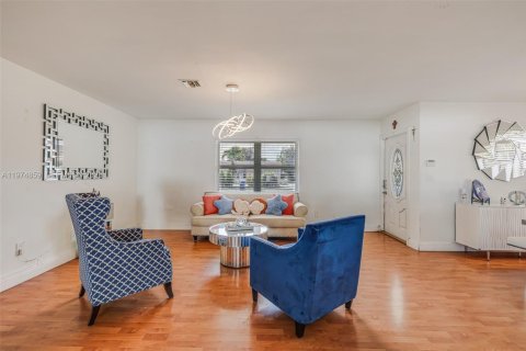 Villa ou maison à vendre à Miami, Floride: 4 chambres, 168.15 m2 № 2036133 - photo 12