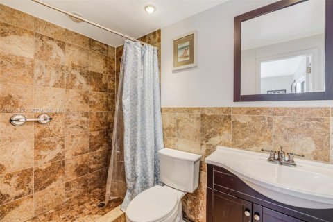 Villa ou maison à vendre à Miami, Floride: 4 chambres, 168.15 m2 № 2036133 - photo 29