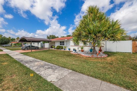 Villa ou maison à vendre à Miami, Floride: 4 chambres, 168.15 m2 № 2036133 - photo 3