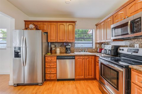 Villa ou maison à vendre à Miami, Floride: 4 chambres, 168.15 m2 № 2036133 - photo 20