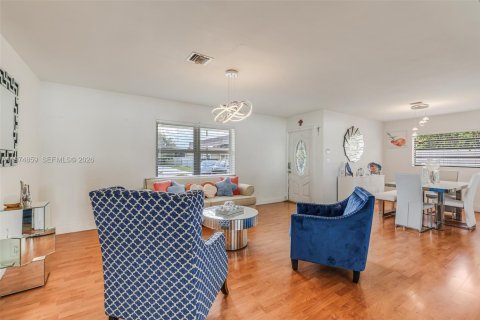 Villa ou maison à vendre à Miami, Floride: 4 chambres, 168.15 m2 № 2036133 - photo 11