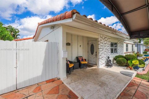 Villa ou maison à vendre à Miami, Floride: 4 chambres, 168.15 m2 № 2036133 - photo 5