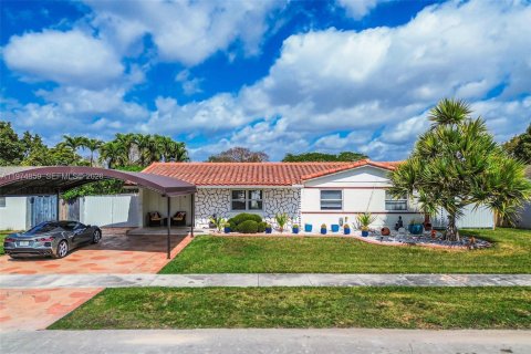 Villa ou maison à vendre à Miami, Floride: 4 chambres, 168.15 m2 № 2036133 - photo 6