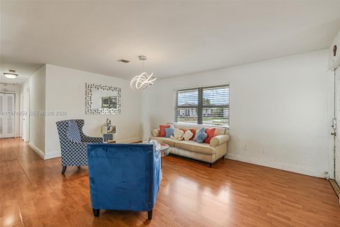 Villa ou maison à vendre à Miami, Floride: 4 chambres, 168.15 m2 № 2036133 - photo 13