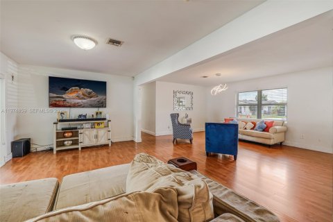 Villa ou maison à vendre à Miami, Floride: 4 chambres, 168.15 m2 № 2036133 - photo 18