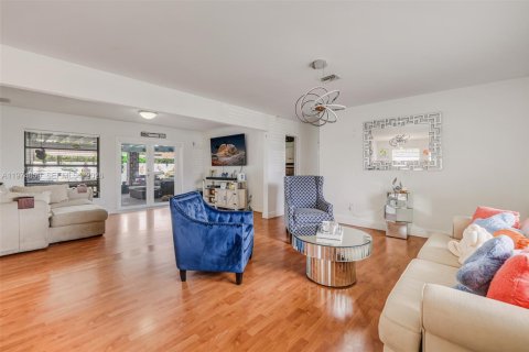 Villa ou maison à vendre à Miami, Floride: 4 chambres, 168.15 m2 № 2036133 - photo 9