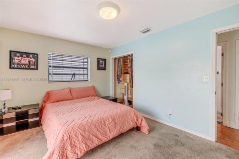 Villa ou maison à vendre à Miami, Floride: 4 chambres, 168.15 m2 № 2036133 - photo 27