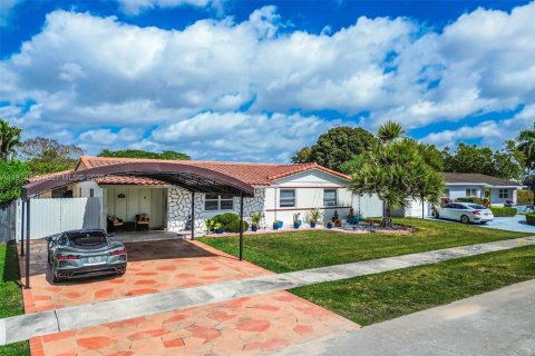 Villa ou maison à vendre à Miami, Floride: 4 chambres, 168.15 m2 № 2036133 - photo 7