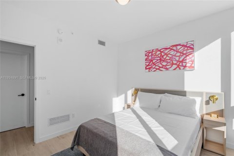 Condo in Miami, Florida, 2 bedrooms № 1997503 - photo 16