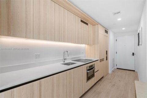 Condo in Miami, Florida, 2 bedrooms № 1997503 - photo 9