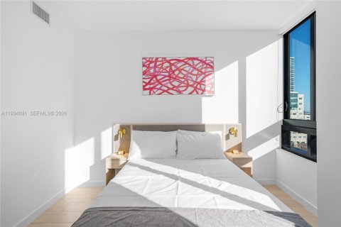 Condo in Miami, Florida, 2 bedrooms № 1997503 - photo 15
