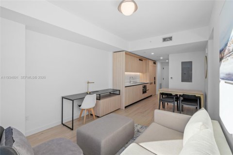 Condo in Miami, Florida, 2 bedrooms № 1997503 - photo 6