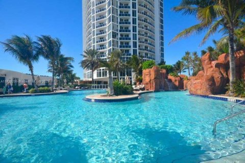 Condo in Sunny Isles Beach, Florida, 2 bedrooms  № 1865126 - photo 21