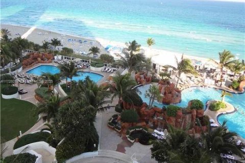 Condo in Sunny Isles Beach, Florida, 2 bedrooms  № 1865126 - photo 22